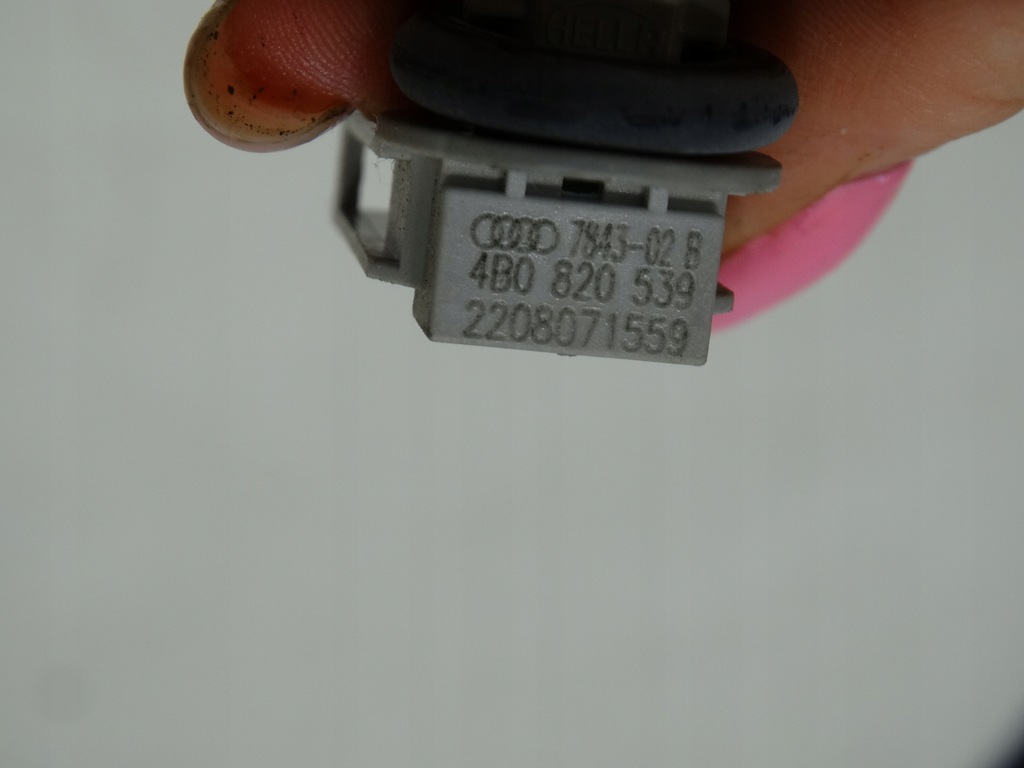 TEMPERATURSENSOR SKODA VW SEAT AUDI 4B0820539 Product image