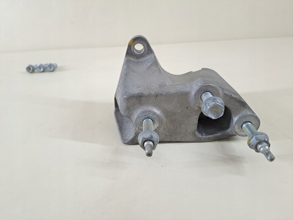 Suzuki SX4 S-Cross 2018 1.4T K14C Lift Gearbox Bracket 6MT Product image
