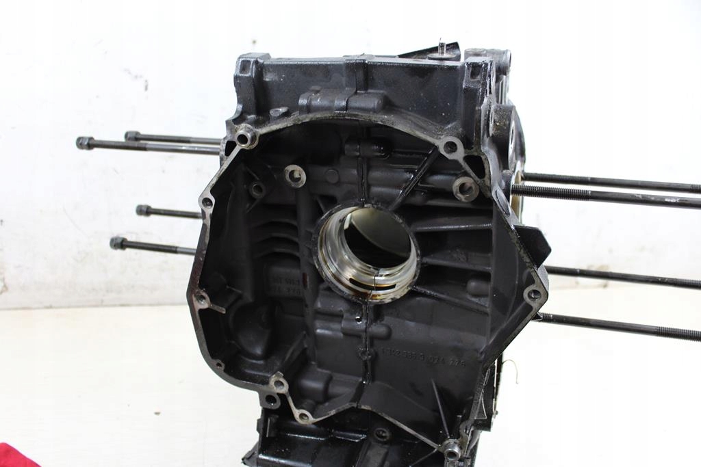 BMW R850 RT R22 01-06 KURBEL MOTORBLOCK SCHRAUBEN Product image