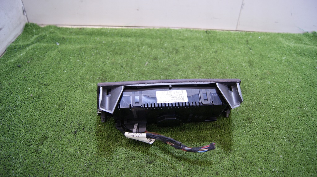 Das Luftstrom-Bedienfeld C-Klasse W203 Bosch A2038301785 9140010525 Product image