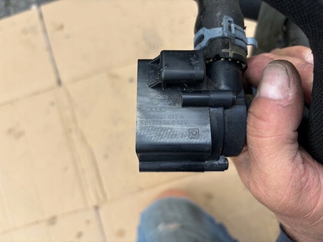 STEUERWASSERPUMPE AUDI A7 3.0 TDI 2010-2018 ORIGINAL 059121012A Product image