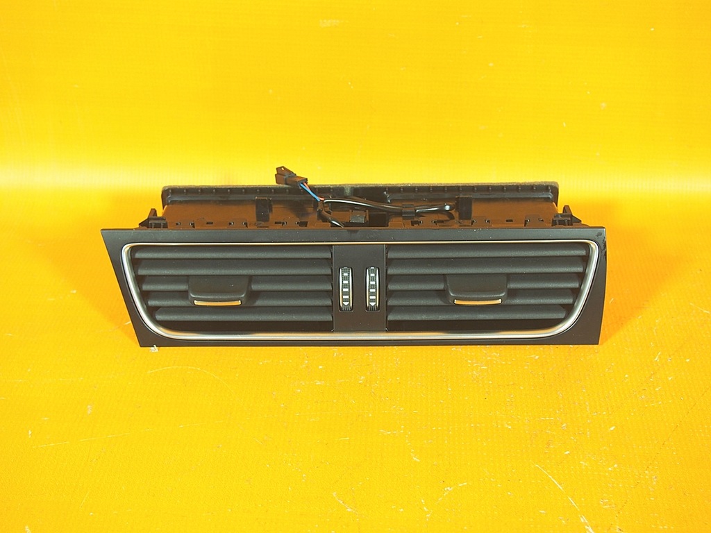 Audi A5 8T LIFT 50KM Beleuchtete Konsolen-Lüftungsschlitze SET Product image