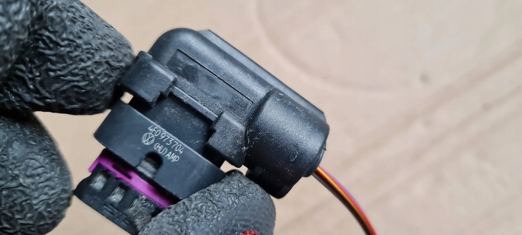A5 8W STECKER 4F0973704 A4 B9 8W Q5 VW AUDI Product image