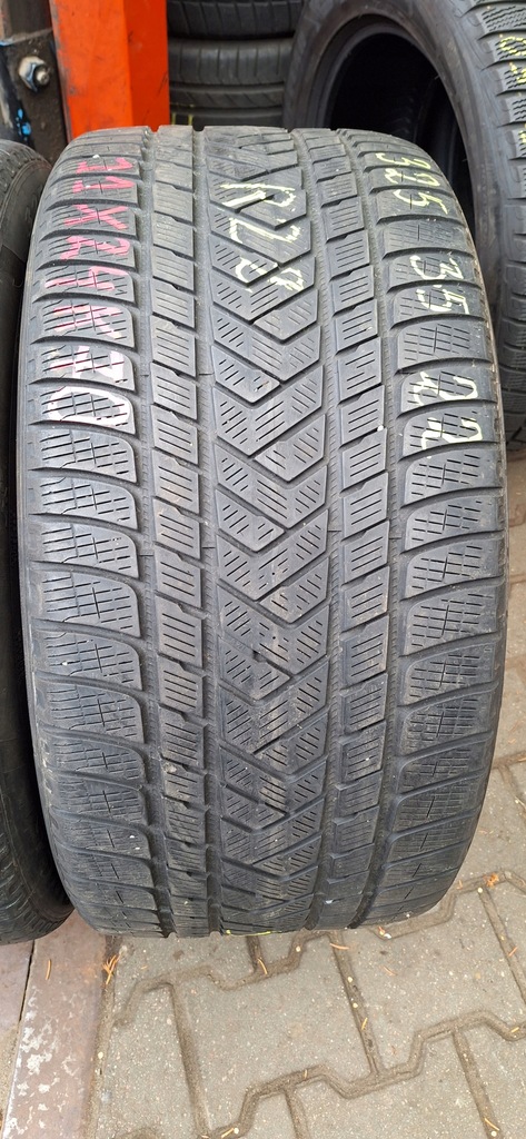 Winterreifen Pirelli Scorpion Winter 325/35/22 114 V Product image