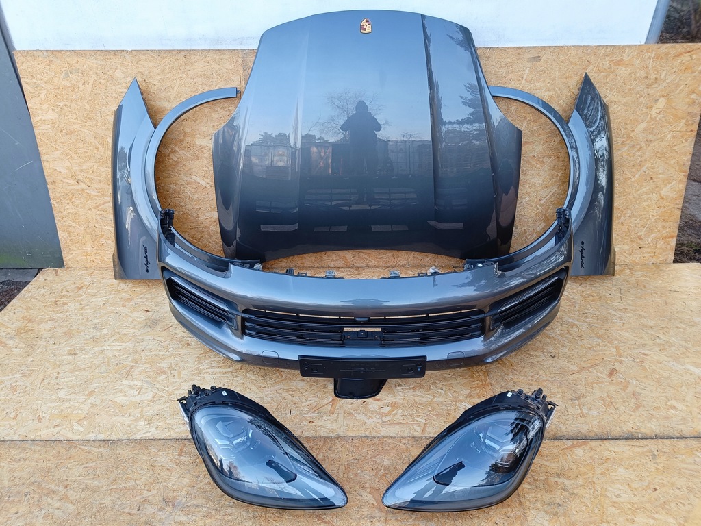 Porsche Cayenne E-Hybrid 2022r Front in der Farbe M7Q Maske 9Y 9Y0 Stoßfängerlampe Product image