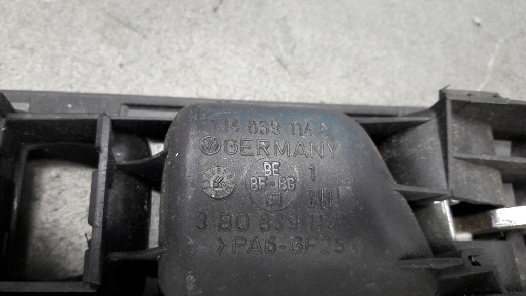 1J4839114c Türgriff rechts hinteren Passat B5 03R G. Product image