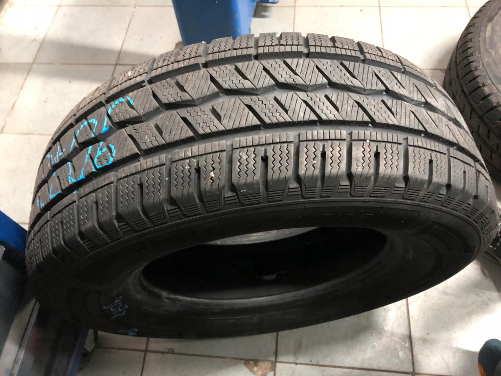 HANKOOK INTERICEPT LV REIFEN 235/65 R16 C 8mm 2020 Product image