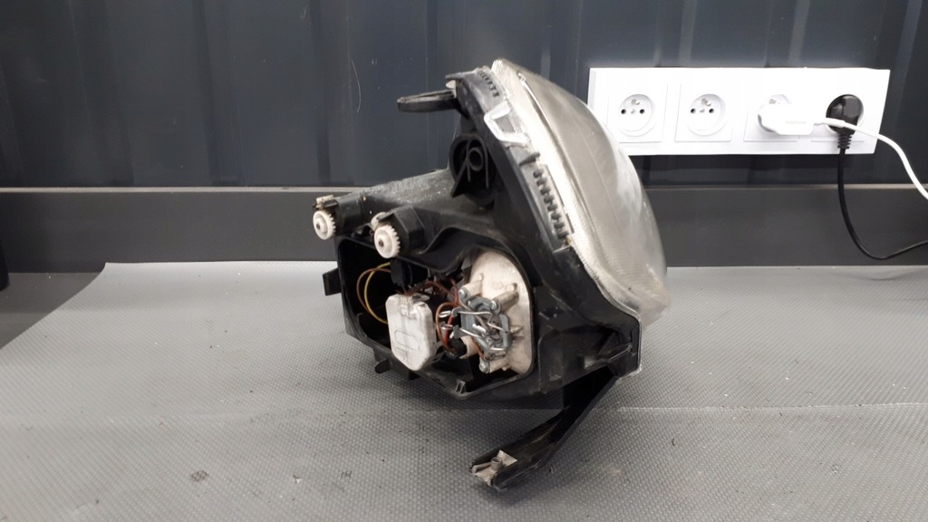 270532-00R Right Lancia ypsilon II Hella Product image