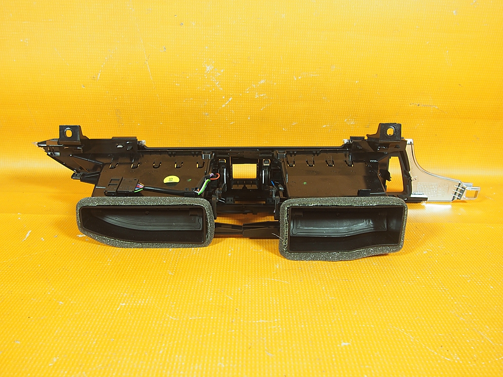 Audi A6 4G LIFT 32KM Kratka Nawiewu Konsoli 4g1820951 Product image