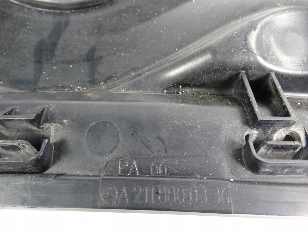 Mercedes E W211 MOTORHAUBE LUFTLEITBLECH Product image
