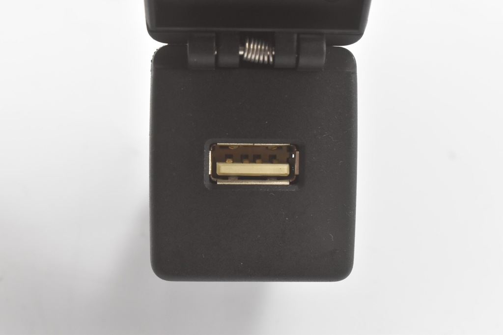 BUCHSE HINTEN USB-ANSCHLUSS L8B2-19010-CA LAND ROVER DEFENDER L663 II 2020- Product image