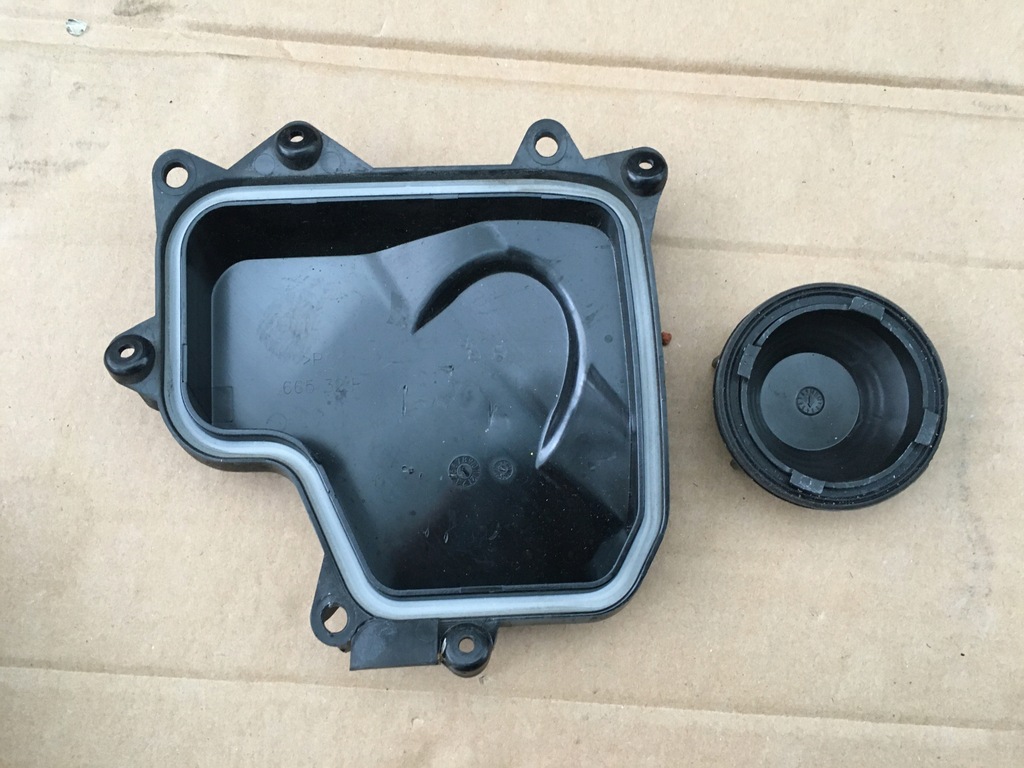 ABDECKUNG, XENON-LAMPENABDECKUNG, RECHTS, BMW E90 E91 LIFT EUROPA Product image