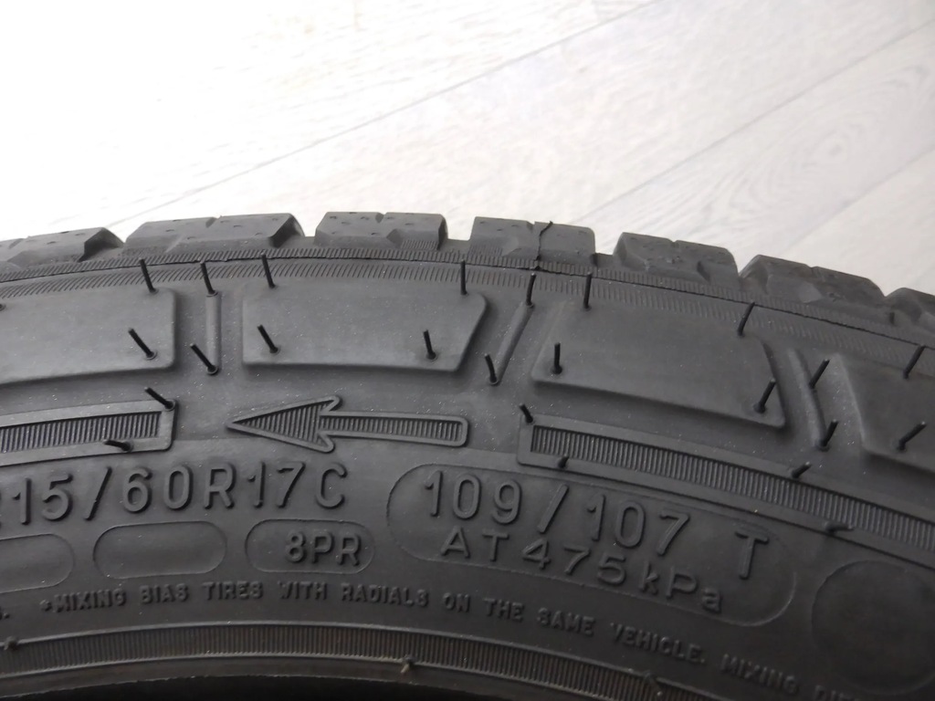 Michelin Agilis CrossClimate Ganzjahresreifen 215/60/17C 109/107T Product image