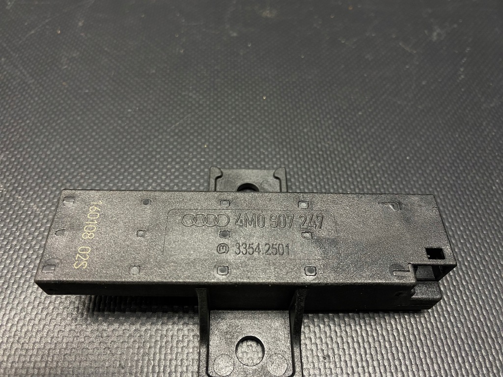 Kessy Antenne Audi A4 A5 A6 A7 A8 Q5 Q7 Q8 4M0907247 Product image