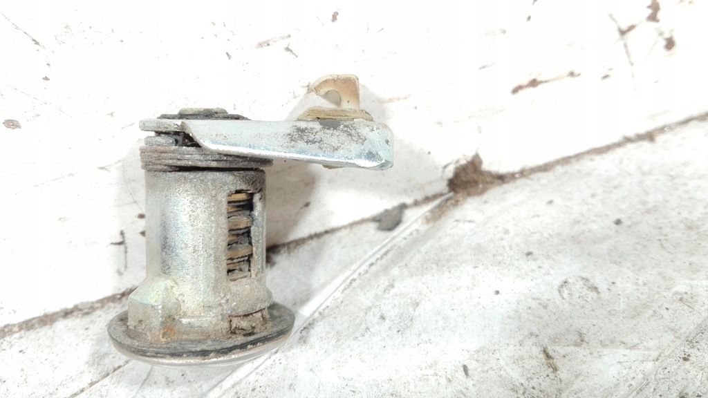 HAHNSCHLOSS-EINSATZ NISSAN SUNNY N13 HB Product image