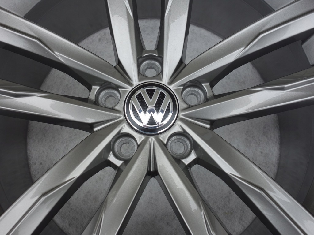 VW ARTEON PASSAT B8 LIFT TIGUAN 18' DARTFORD FELGEN Product image