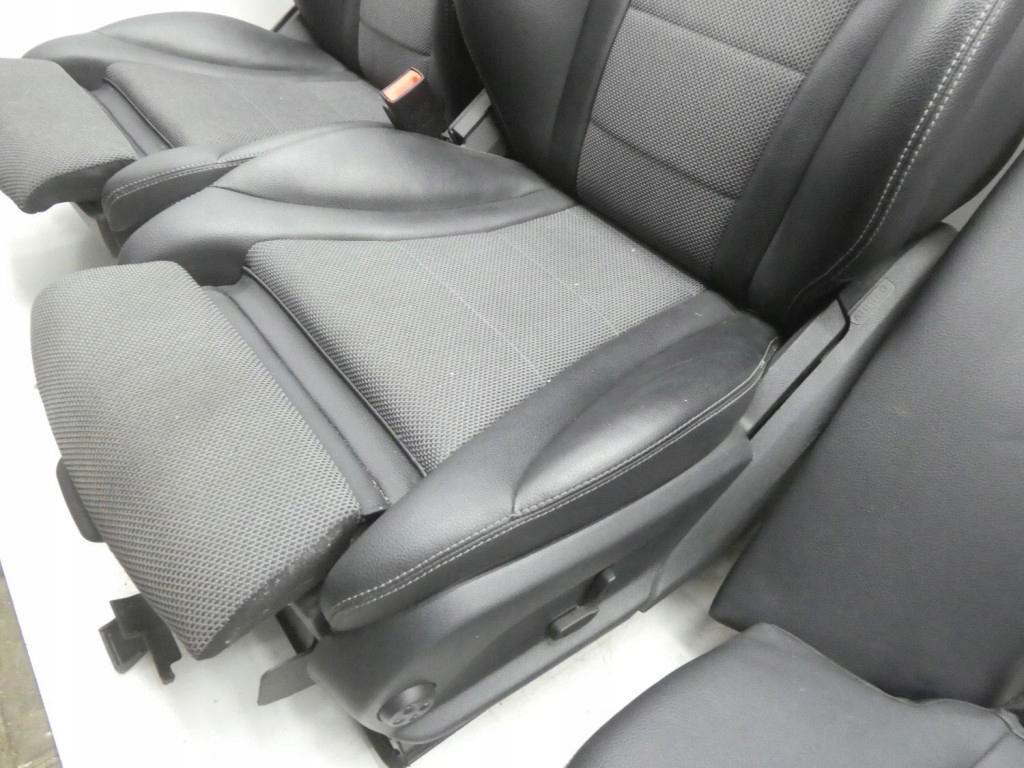 MERCEDES C-KLASSE W205 SEDAN EUROPE SEATS SEAT SIDE SIDES Product image