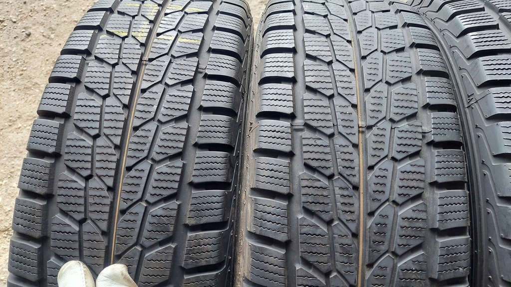 Winterreifen 215/70r16C 108/106T Falken Eurowinter HS437 VAN Product image