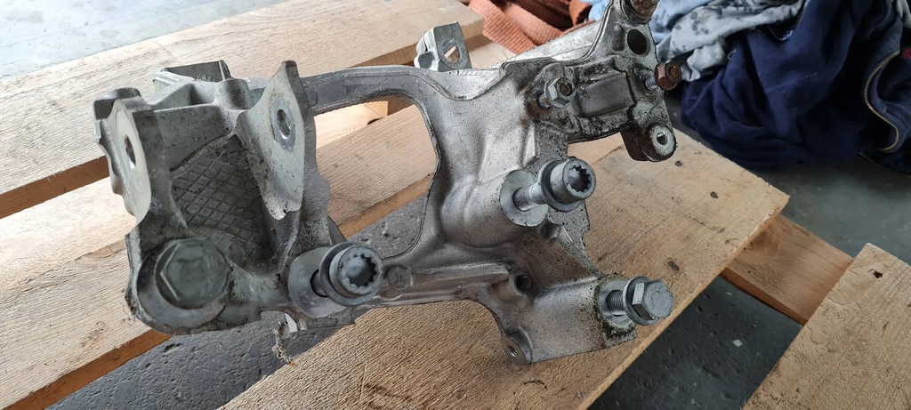 A5 8W LEAP BRACKET SLED MONTAGE RECHTS VORNE RECHTS 8W0399296E A4 B9 8W Product image