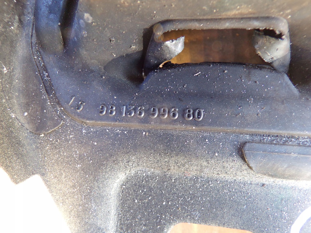 BOX KISSEN 9813699680 PEUGEOT 5008 II Product image