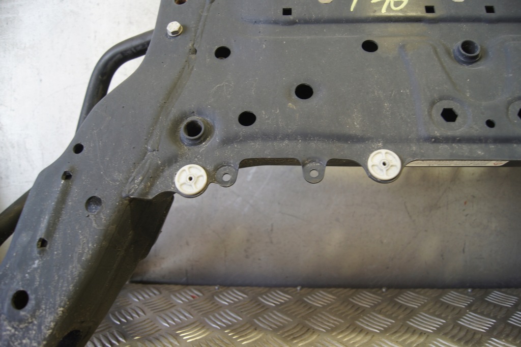 Schlittenbrett BMW F46 F48 F40 VORNE 6872729 Product image