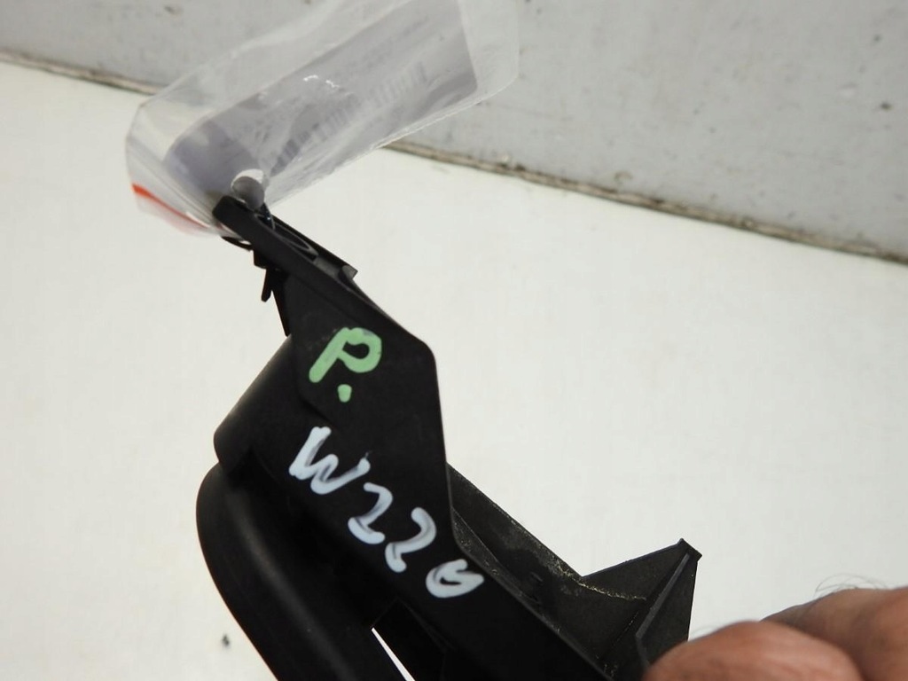 SCHLÜSSELLOSE ANTENNE VORNE MERCEDES W220 A2208201575 Product image