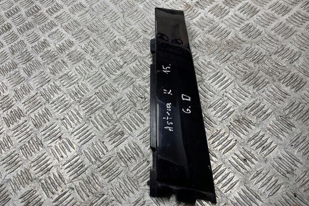 Hintere rechte Türstreifen Opel Astra K 39085712 1,4L Product image