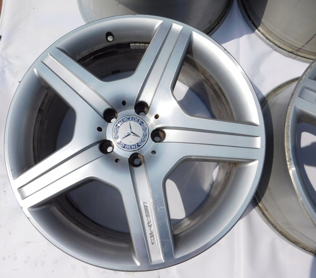 Mercedes W221 AMG Felgen A2214012602 A2214012702 Product image