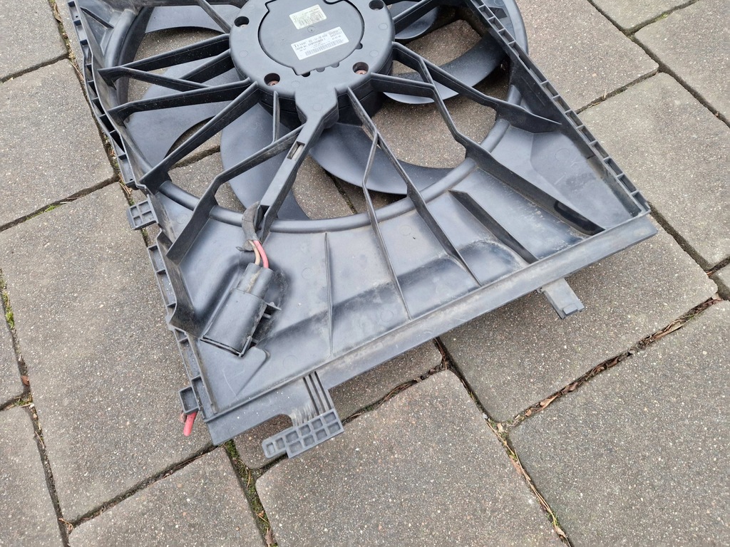 C-Class W203 Ein weiteres Gehäuse mit Fan 400W A2035001593 A2035400688 2006 Product image