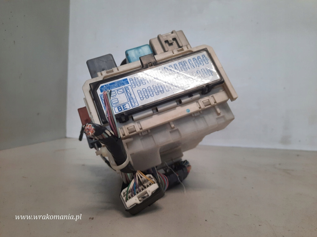 TOYOTA YARIS II 2 SICHERUNGSKASTEN 82730-52700 1KR-FE Product image