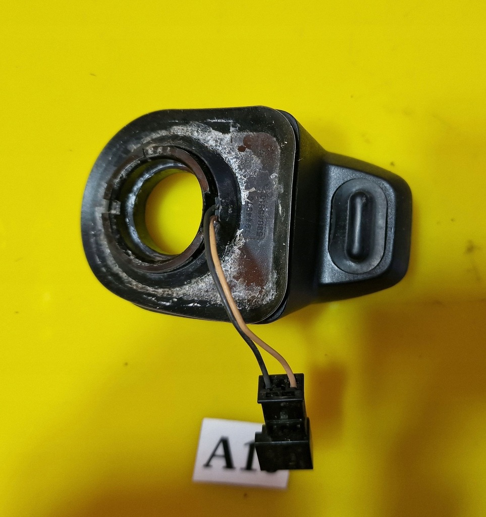 KNOPFSCHALTER ZUM ÖFFNEN DES HINTEREN KOFFERRAUMSFENSTERS BMW 5 G31 3 F31 Product image