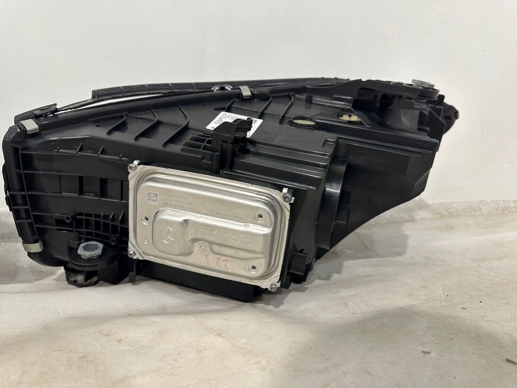 MERCEDES BENZ W206 C-KLASSE LED HIGH PERFORMANCE LINKS RECHTS LAMP EU KPL Product image