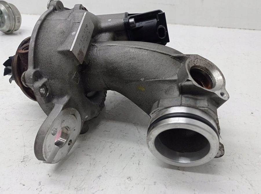 TURBOTURBINEN-SET RECHTS MERCEDES W213 3,5 V6 E400 276.853 A2760903080 Product image