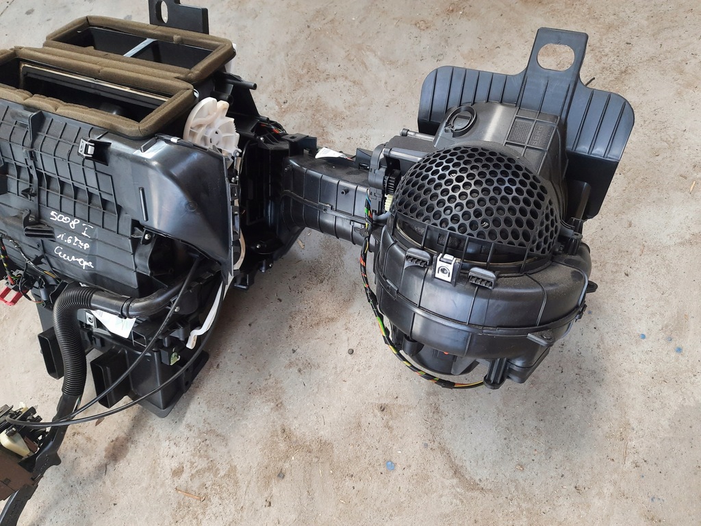 Peugeot 5008 1,6 PS Heizung komplett Product image