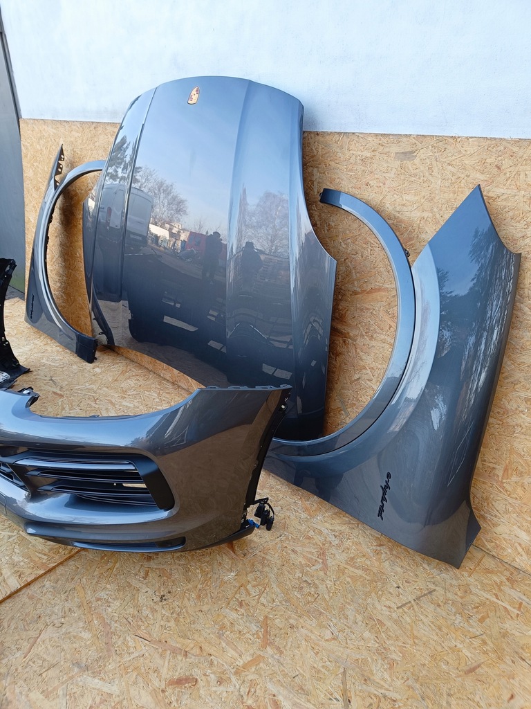 Porsche Cayenne E-Hybrid 2022r Front in der Farbe M7Q Maske 9Y 9Y0 Stoßfängerlampe Product image