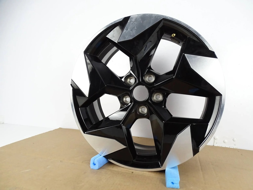 FELGE RENAULT 7J x 18 CH5 ET35 5X114,3 403002401R Product image