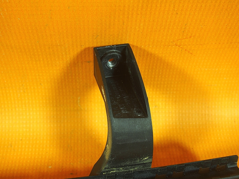 Audi Q2 81A 32KM Fensterführung hinten RECHTS 81a839068 Product image