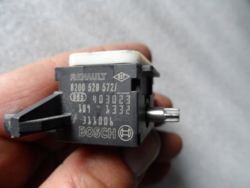 SENSOR RECHTS RENAULT CLIO III 3 8200529572 Product image