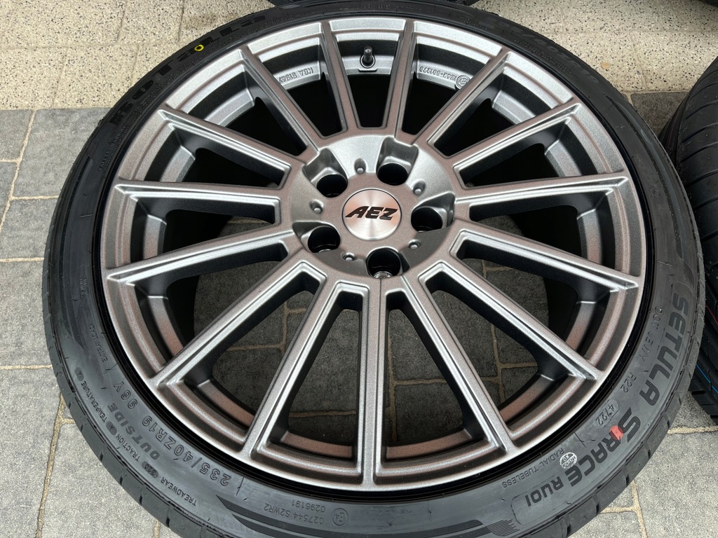 SKODA SUPERB 3 SOMMERFELGEN 235/40R19 AEZ NEW RIKEN Product image