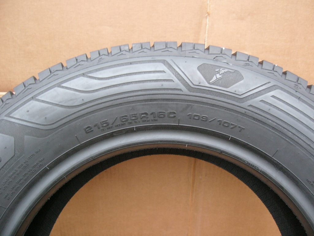 Goodyear Vector 4 Seasons Cargo 215/65 R16C 109/107T 7,4 mm Product image