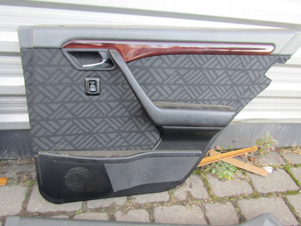 (40) MERCEDES W202 93–97 Speckholz-Türpolsterung, 4-teiliges schwarzes Set Product image