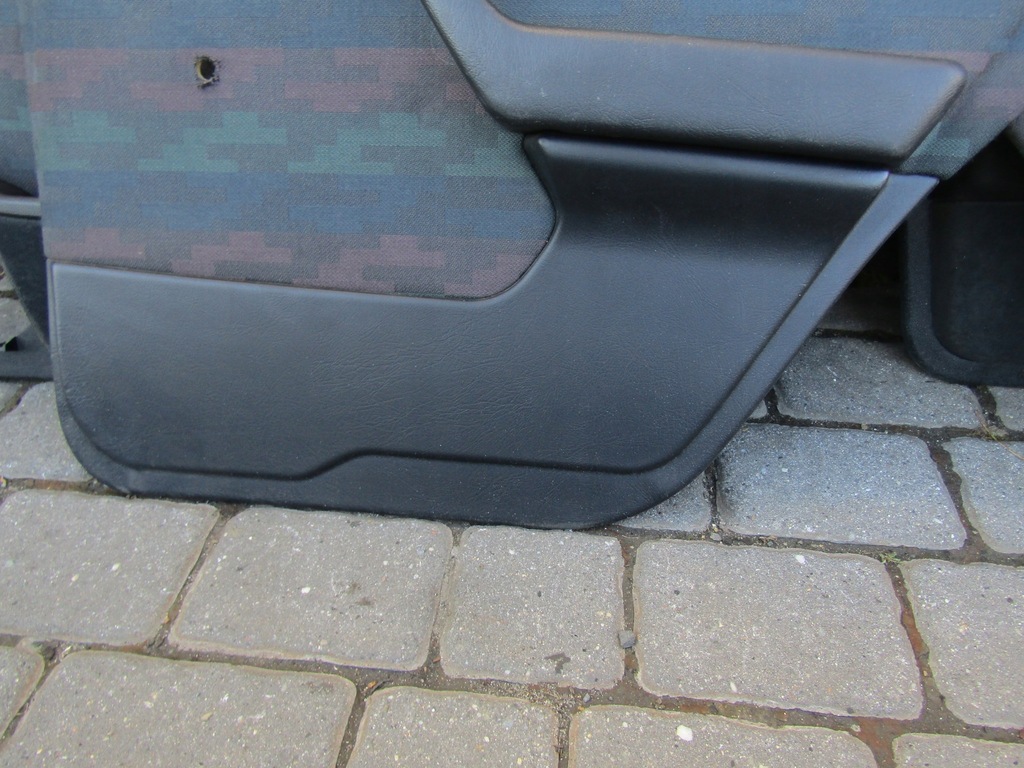 2 MERCEDES W202 93–97 BACON TÜRPOLSTERUNG 4 STÜCK SCHWARZE FARBE Product image