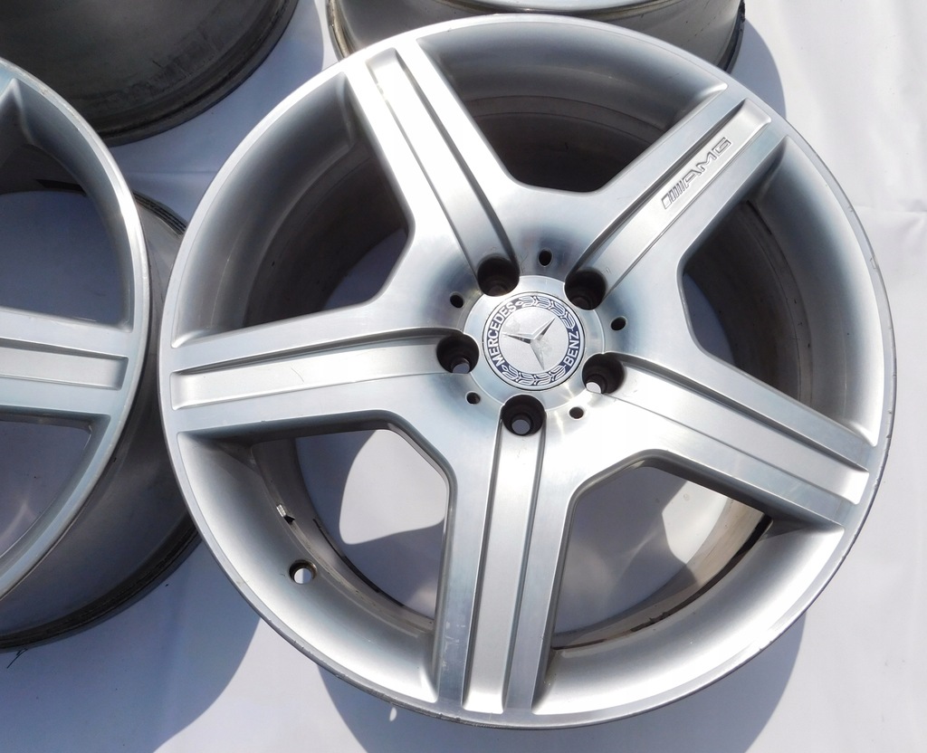 Mercedes W221 AMG Felgen A2214012602 A2214012702 Product image