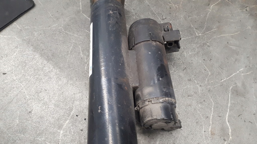 A1673200302 Links Stoßdämpfer Heck Mercedes-Benz GLS X166 Product image