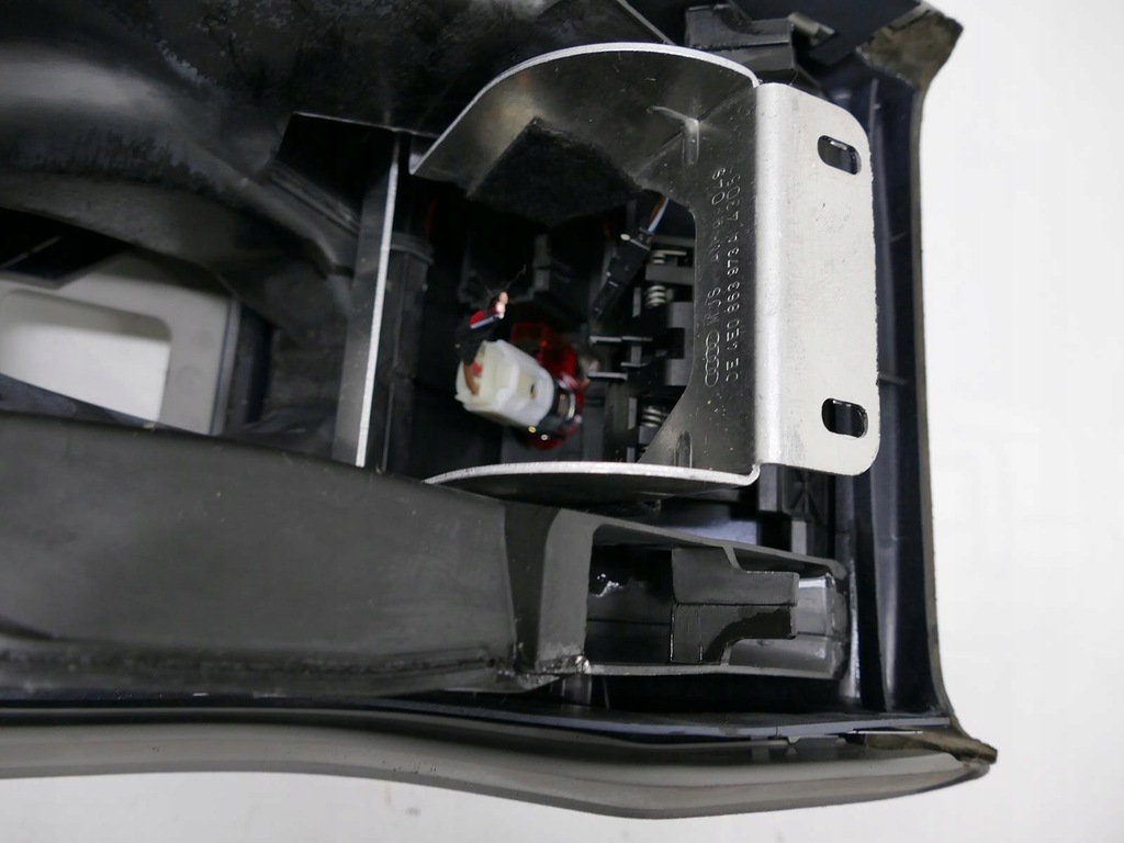 AUDI A8 D3 LIFT CENTER TUNNEL ASCHENBECHER HINTEN Product image