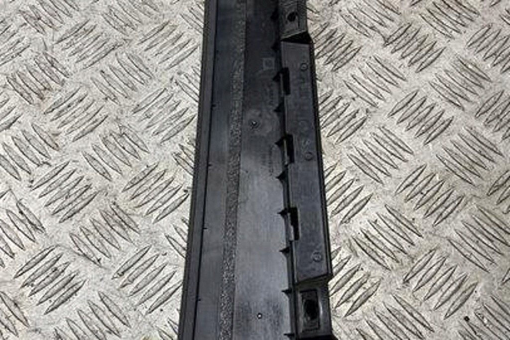 Hintere rechte Türstreifen Opel Astra K 39085712 1,4L Product image