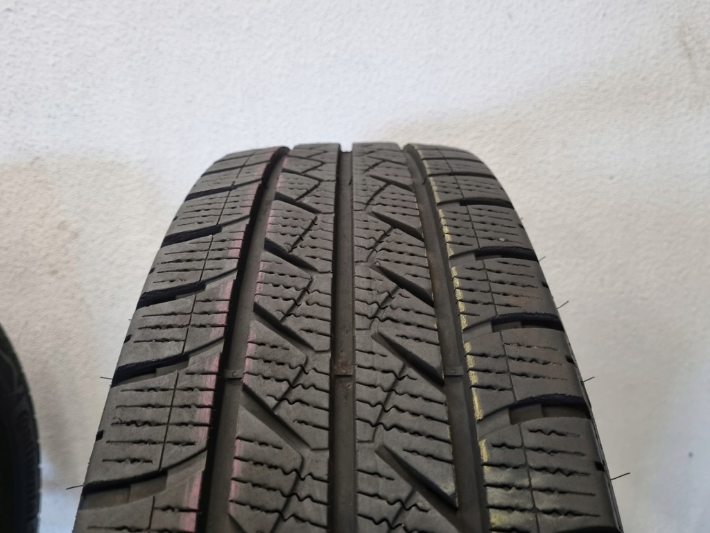 225 75 16C 121/120R Goodyear Vector 4Seasons Cargo DOT.0823R Product image