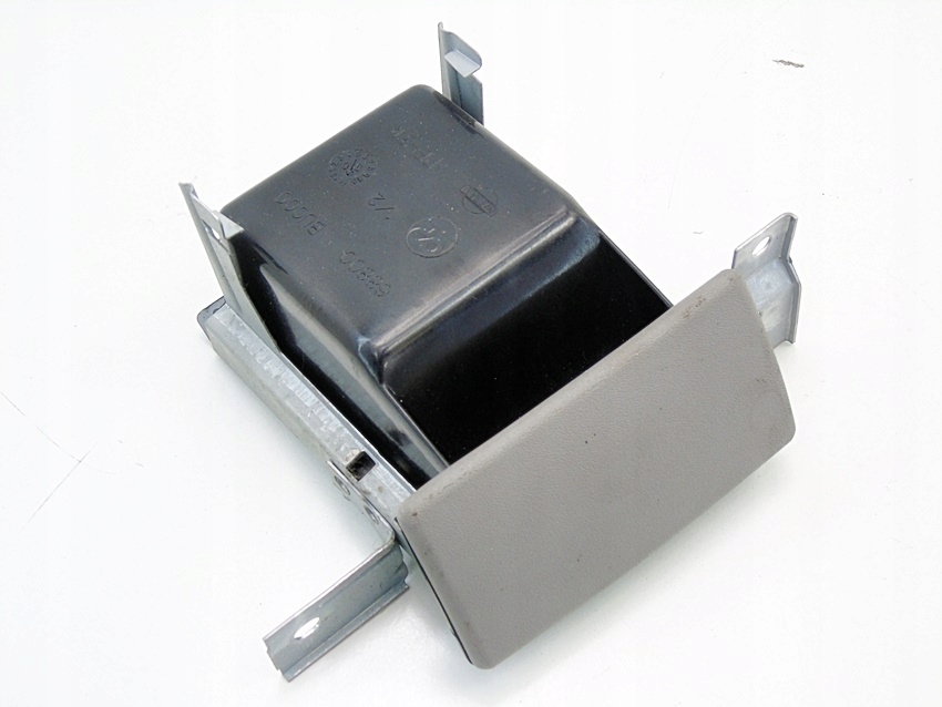 Aschpter -Kompartiment aus der 68800b000 Nissan Almera Tino 2002 2.2 Di -Konsole Product image