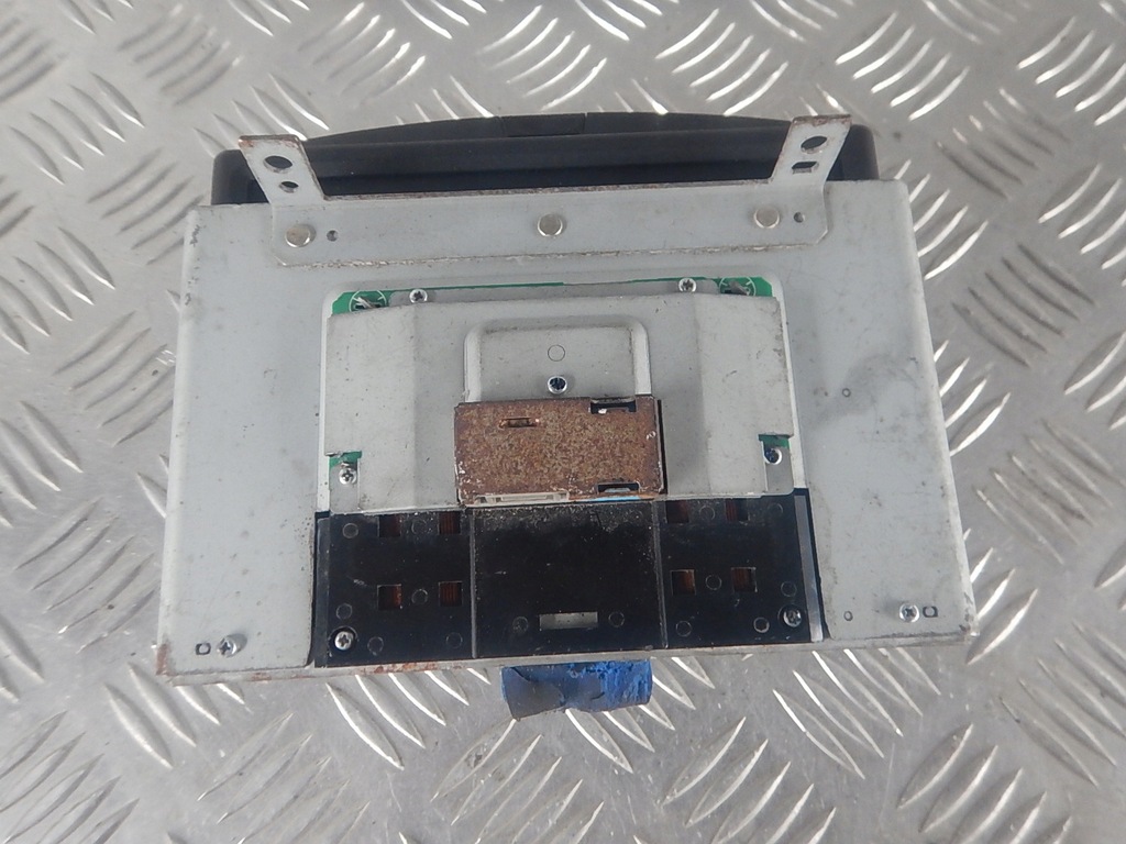VOLVO S60 I V70 II XC70 LIFT SCREEN DISPLAY DVD 30656245 ORIGINAL Product image
