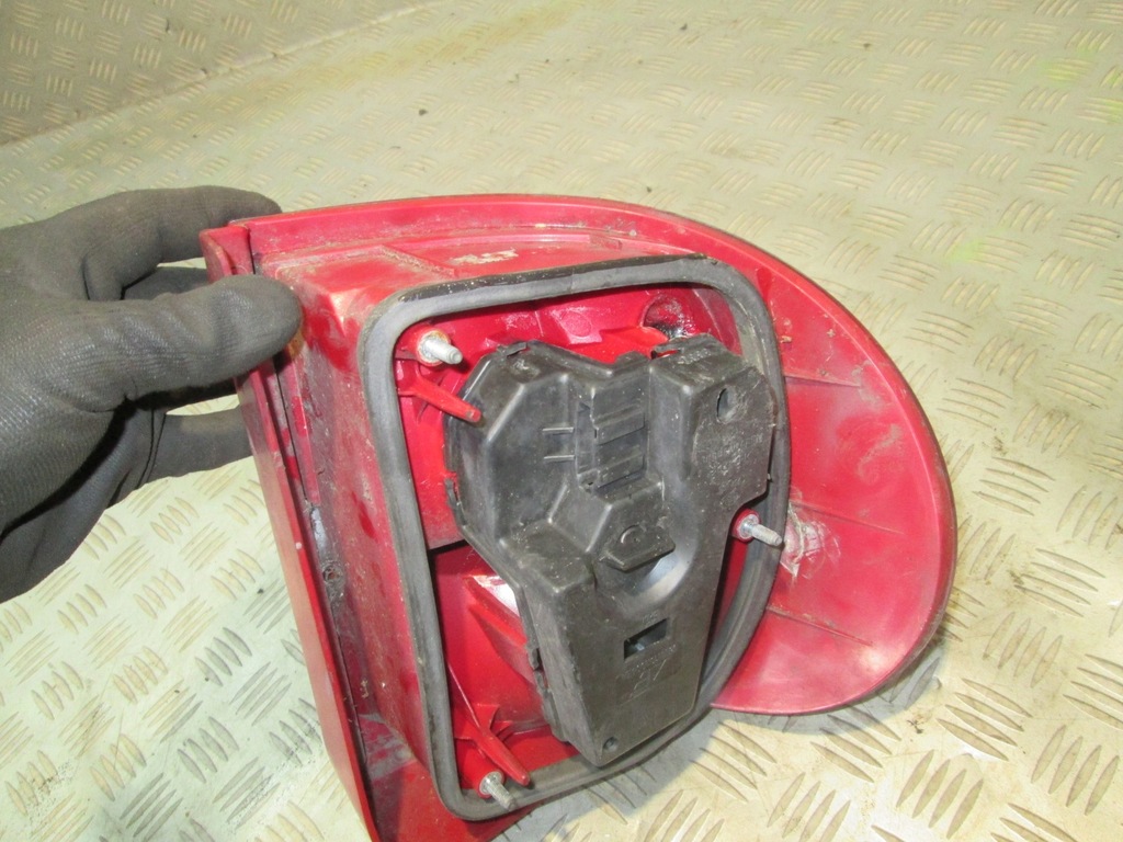 RECHTE HECKLEUCHTE IM KOTFLÜGEL FORD GALAXY MK1 95- Product image